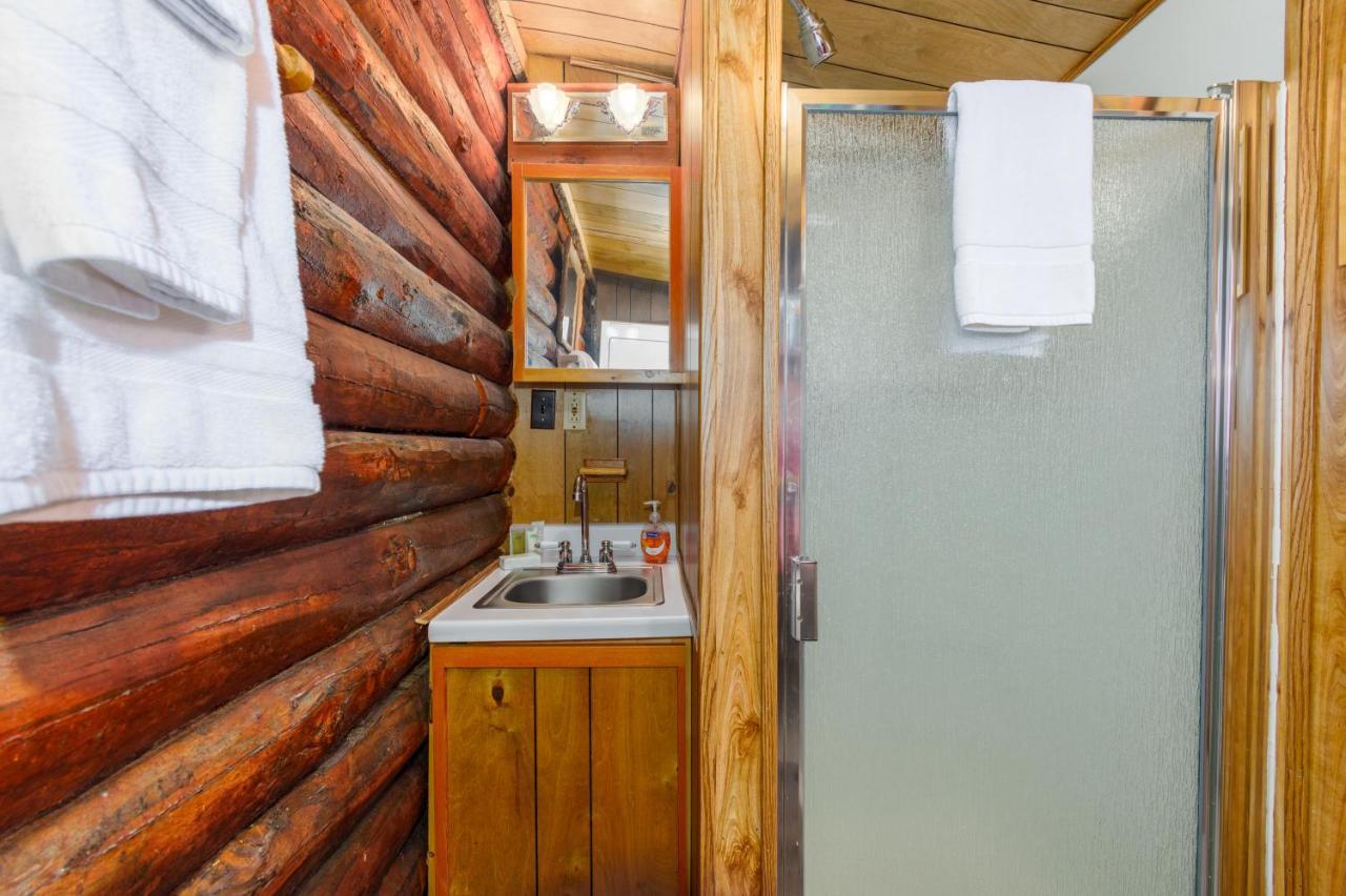 Alpine Meadows Log Cabin Girdwood Exterior photo