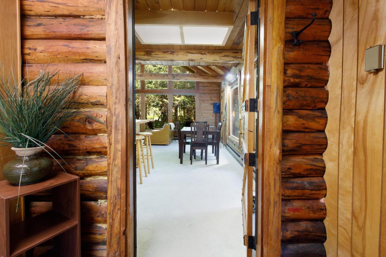Alpine Meadows Log Cabin Girdwood Exterior photo