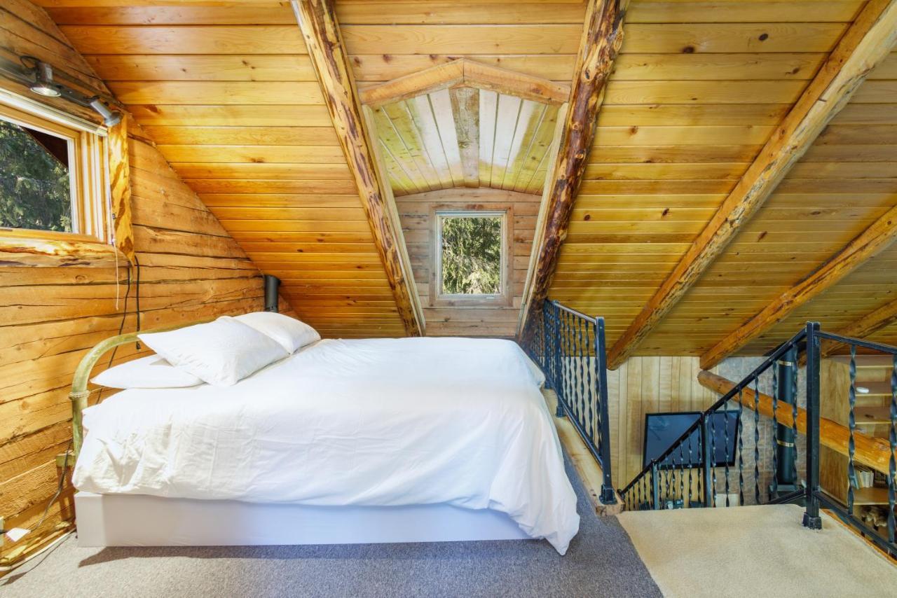 Alpine Meadows Log Cabin Girdwood Exterior photo