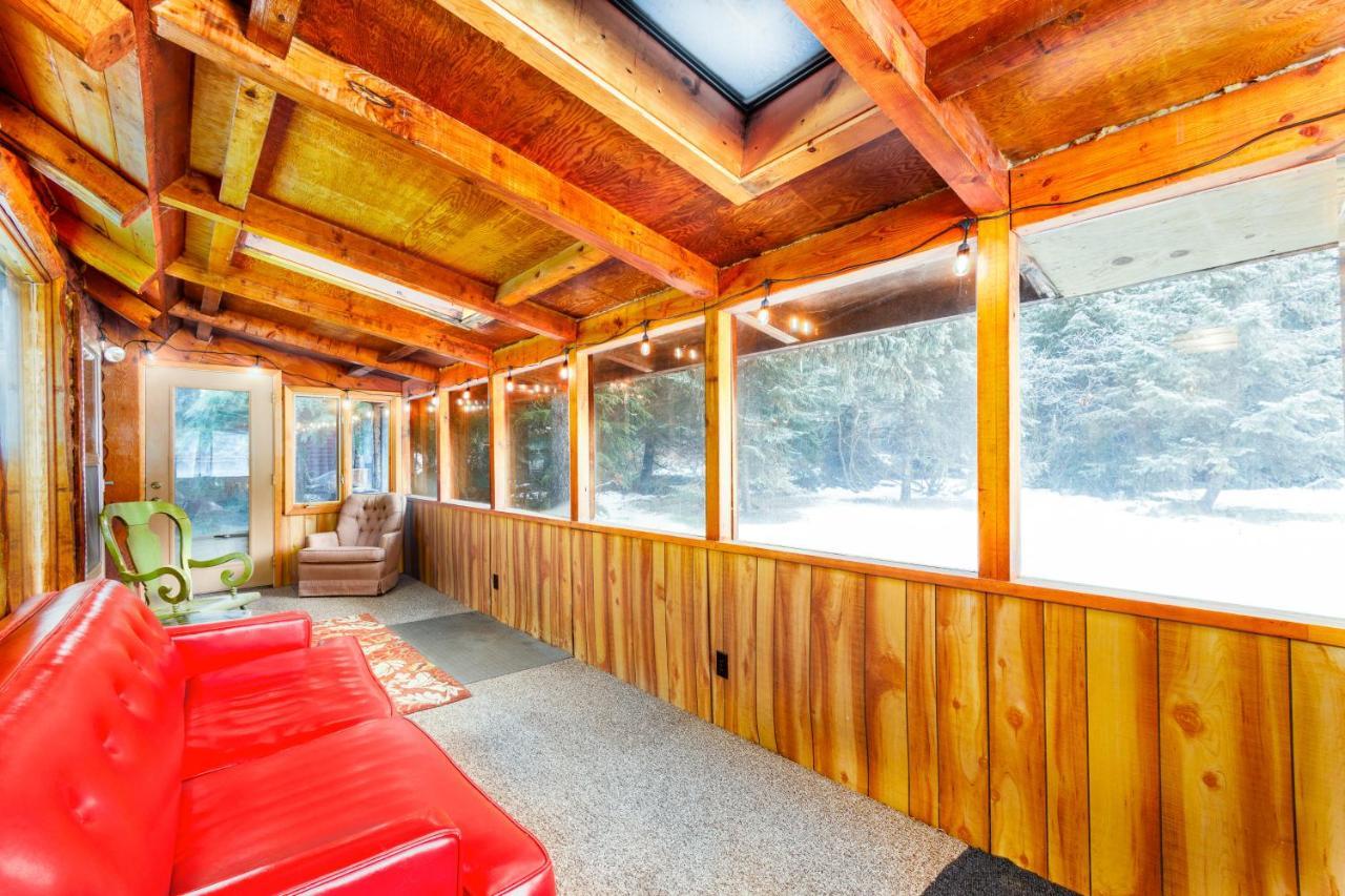 Alpine Meadows Log Cabin Girdwood Exterior photo